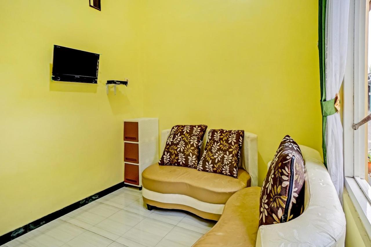 Oyo 3298 Bromo Guest House Family Malang Exterior foto
