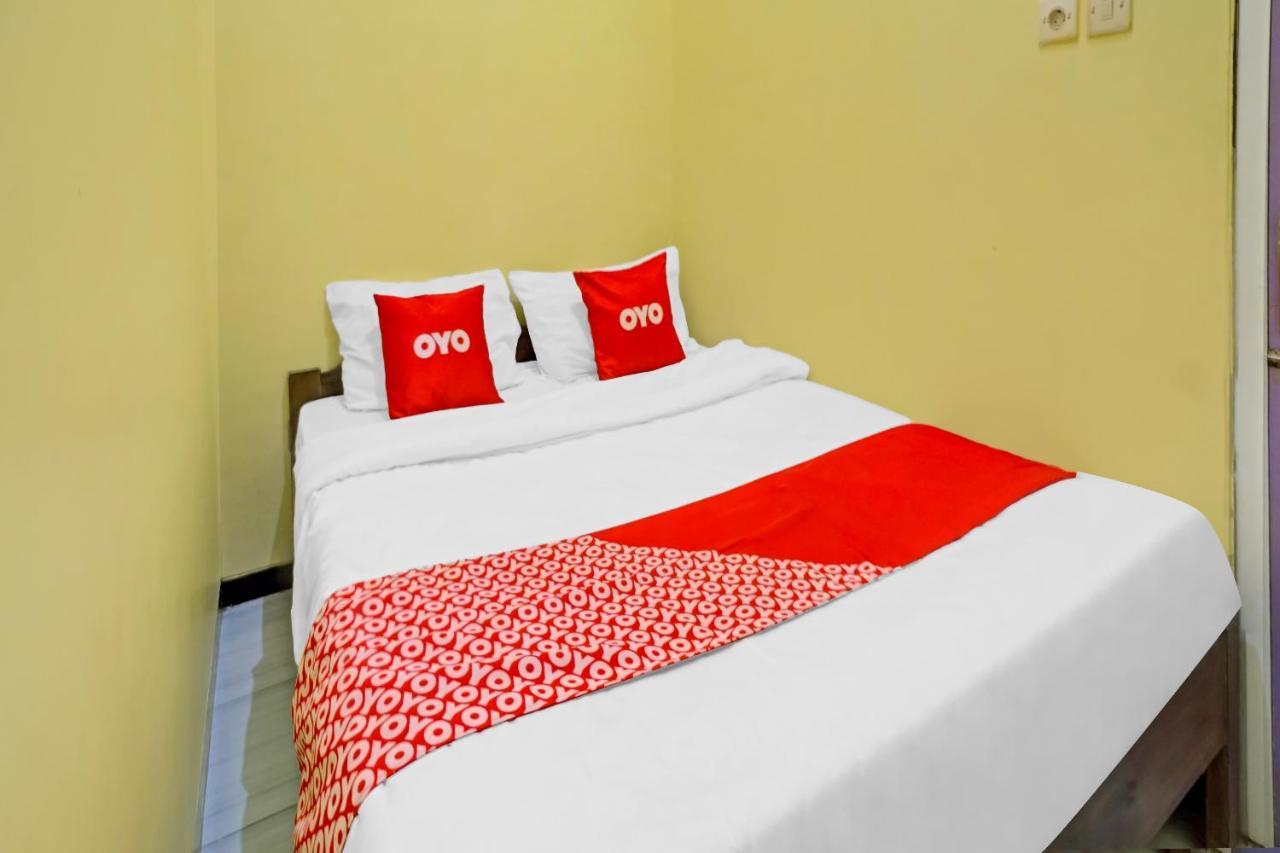 Oyo 3298 Bromo Guest House Family Malang Exterior foto