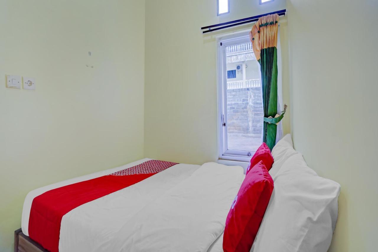 Oyo 3298 Bromo Guest House Family Malang Exterior foto