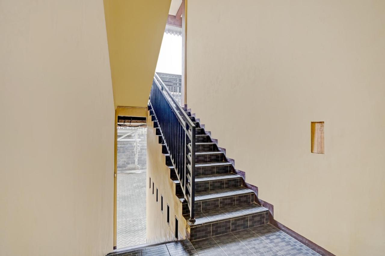 Oyo 3298 Bromo Guest House Family Malang Exterior foto