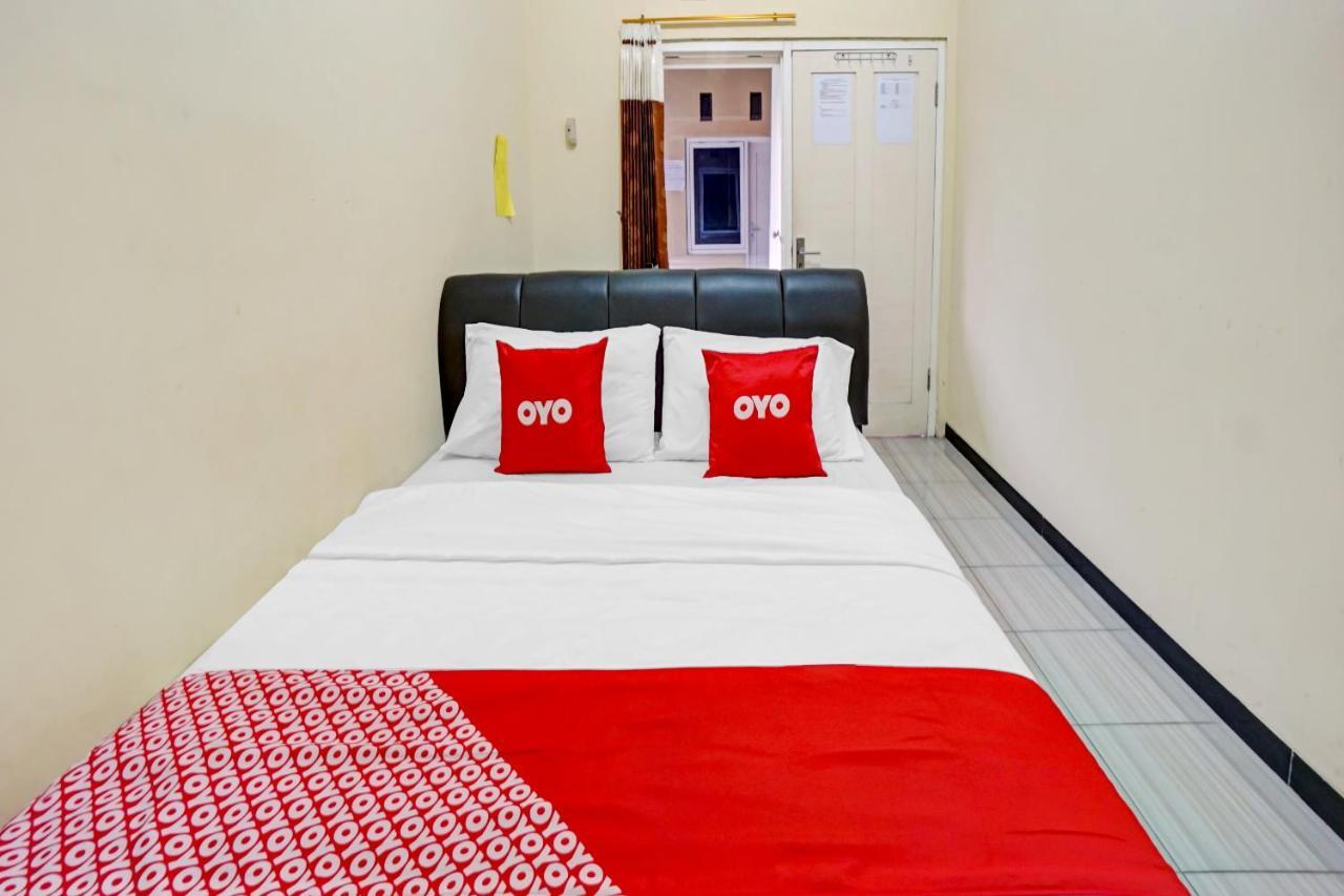 Oyo 3298 Bromo Guest House Family Malang Exterior foto
