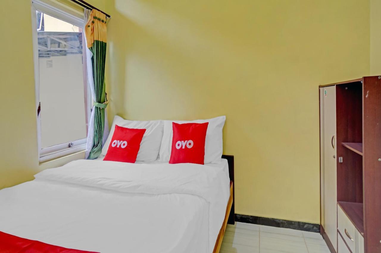 Oyo 3298 Bromo Guest House Family Malang Exterior foto