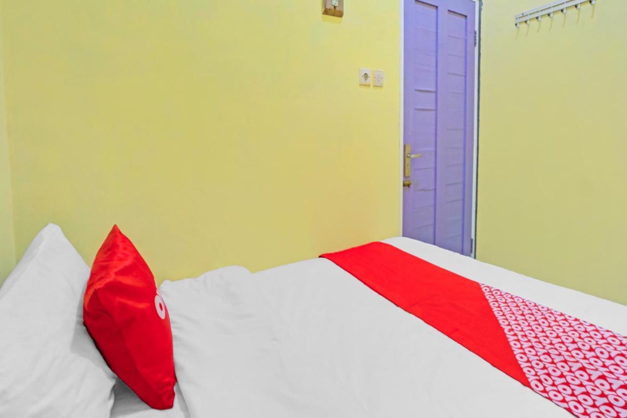 Oyo 3298 Bromo Guest House Family Malang Exterior foto