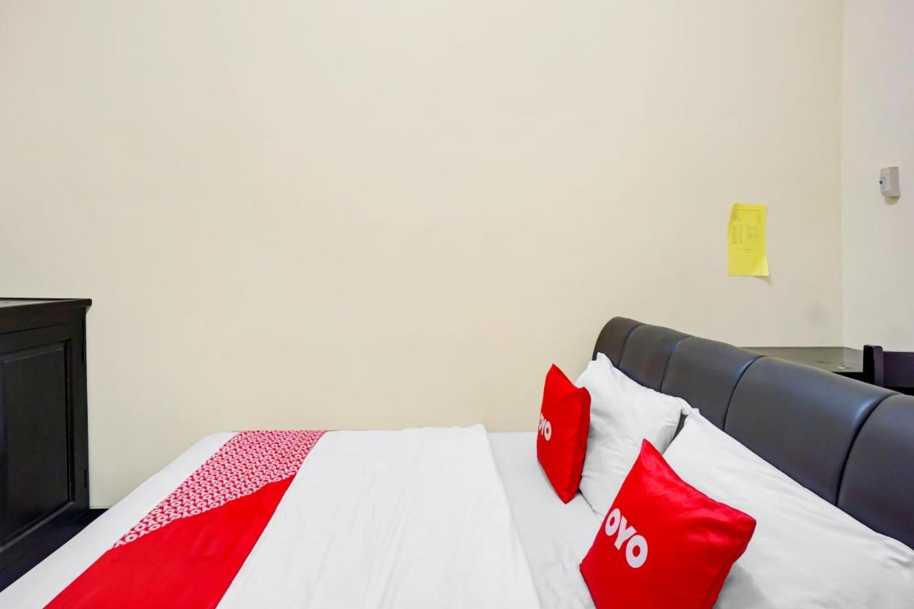 Oyo 3298 Bromo Guest House Family Malang Exterior foto